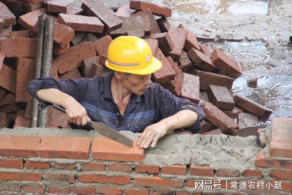 砌块墙怎么固定在墙上（固定砌块墙基础加固技术要点）