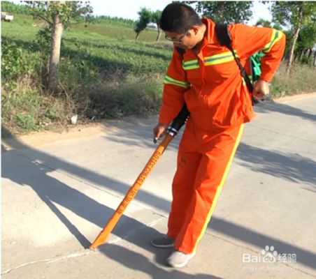 混凝土道路裂缝修补方法（嵌缝堵漏法：混凝土裂缝修补后的养护技巧,裂缝修补成本分析）