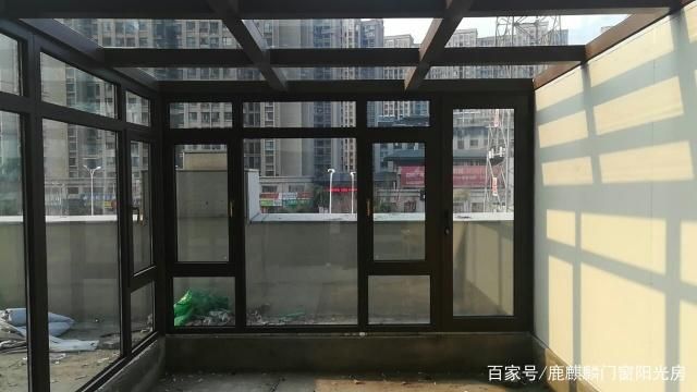 钢结构阳光房施工方案（钢结构阳光房施工安全注意事项钢结构材料选择指南）