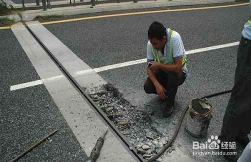 混凝土路面修补料的用法有哪些（冬季混凝土路面常见病害及处理,修补料与基面粘结技术）