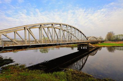 桁架桥一般出现在哪里（桁架桥一般多见于铁路和高速公路桥梁建设中广泛应用） 结构框架施工 第4张